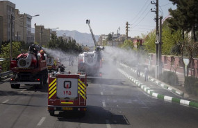 ep trabajos de desinfeccion en la capital de iran teheran durante la pandemia de coronavirus