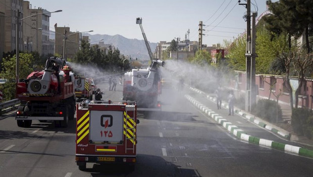 ep trabajos de desinfeccion en la capital de iran teheran durante la pandemia de coronavirus