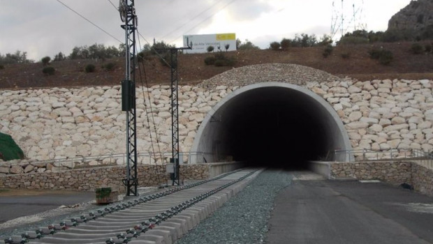 ep tunel de archidona que forma parte de la linea de alta velocidad antequera granada