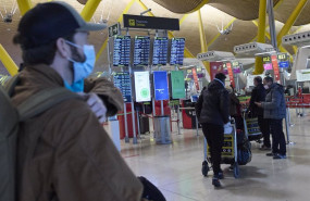 ep varias personas con maletas en el aeropuerto adolfo suarez de madrid