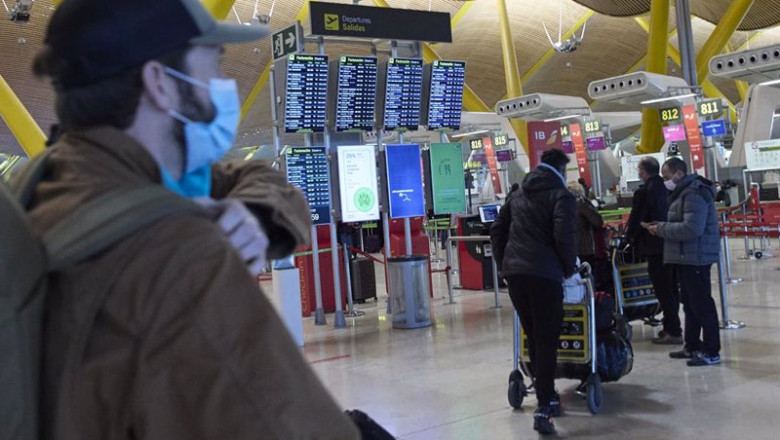 Varias personas con maletas en el aeropuerto Adolfo Suárez de Madrid | Jesús Hellín - Europa Press ep varias personas con maletas en el aeropuerto adolfo suarez de madrid