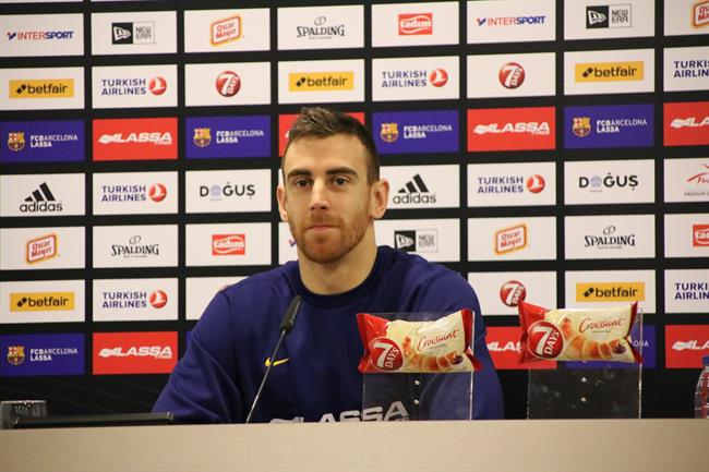 Víctor Claver atiende a los medios | EUROPA PRESS ep victor claver atiendelos medios