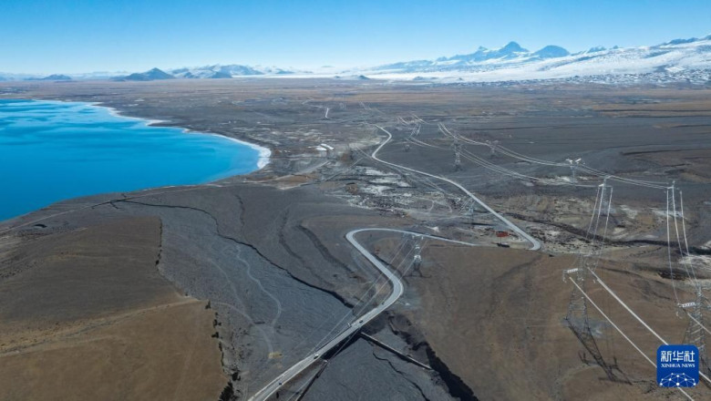 National Highway 219 beside Lake Peiku in Shigatse, Xizang Autonomous Region in southwest China, January 3, 2026. /Xinhua image1 20260525120505