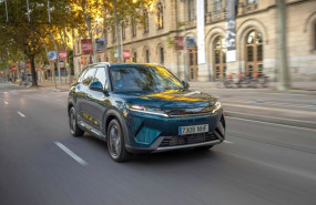 ep archivo   byd lidera el mercado hibrido enchufable en abril con el el atto 2 y el seal en las dos