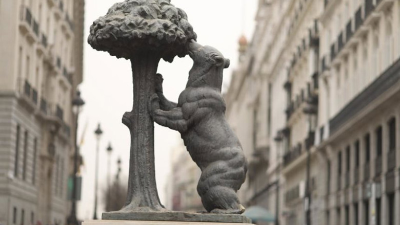 ep archivo   estatua del oso y el madrono de la puerta del sol a 15 de marzo de 2022