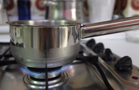 ep archivo   gas cocina de gas llamas llama fuego fogon fogones gas natural olla ollas utensilios de