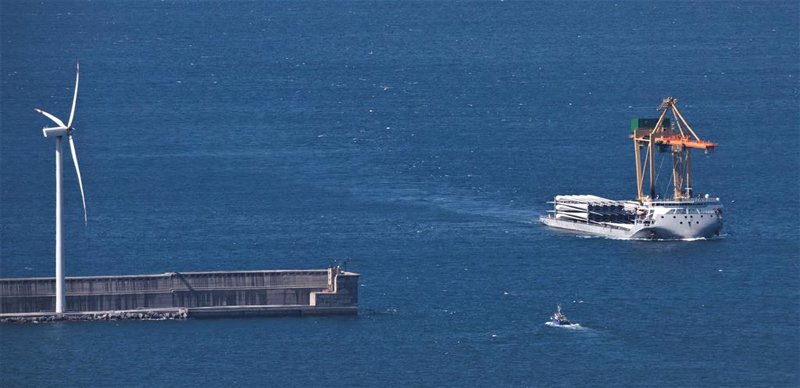 ep archivo   llegan al puerto de bilbao las palas de los aerogeneradores para el parque eolico que