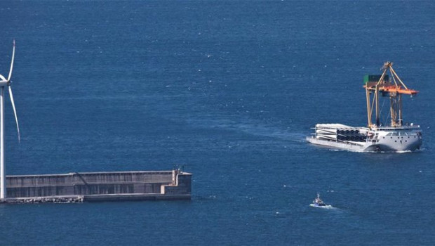 ep archivo   llegan al puerto de bilbao las palas de los aerogeneradores para el parque eolico que