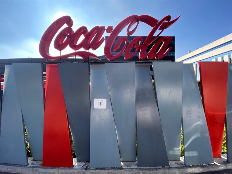 Coca-Cola Europacific Partners gana un 26,5% más hasta junio y eleva previsiones