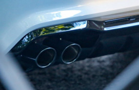 ep archivo   tubo de escape de un coche