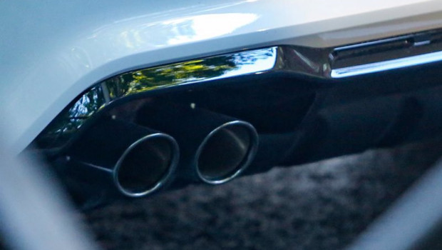 ep archivo tubo de escape de un coche ep archivo tubo de escape de un coche