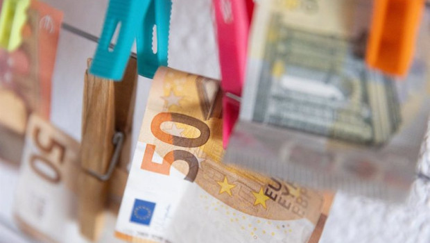 ep archivo   varios billetes sujetos con pinzas a 9 de enero de 2024 en madrid espana durante el
