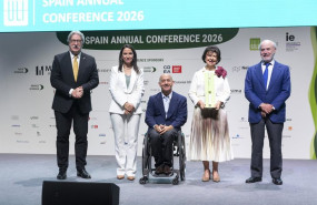 ep concha osacar recibe el pedro de churruca uli spain awards por su trayectoria dentro del