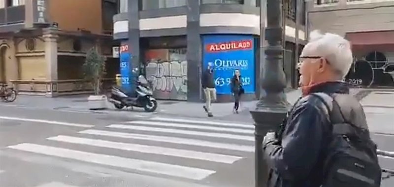 ep el alcalde joan ribo es abroncado en un video