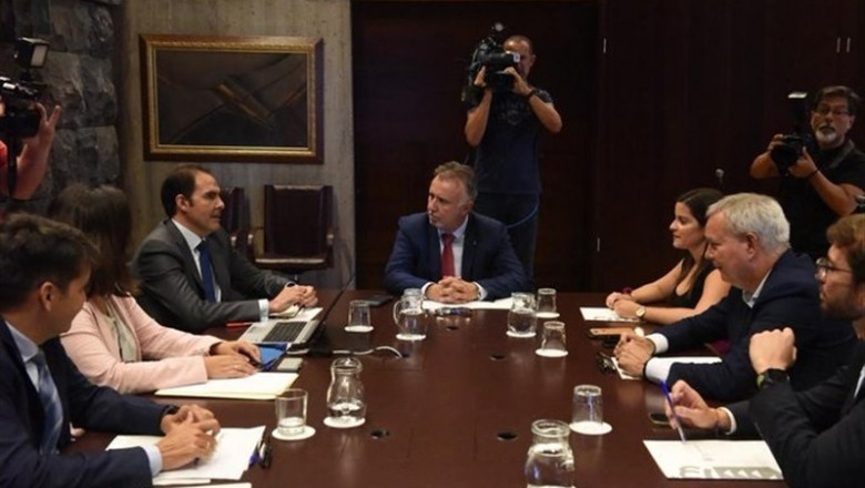 El presidente de Canarias, Ángel Víctor Torres, preside una reunión con directivos de Vueling e Iberia Express | GOBIERNO DE CANARIAS ep el presidente de canarias angel victor torres preside una reunion con directivos de vueling e