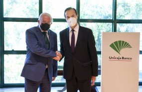 ep el presidente de unicaja banco manuel azuaga izda y el nuevo consejero delegado de la entidad
