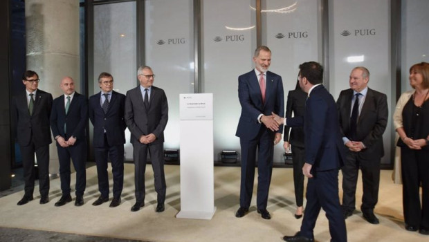 ep el rey y aragons se saludan durante el acto ep el rey y aragons se saludan durante el acto