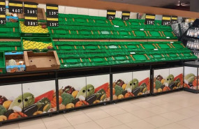 ep estanterias vacias de un supermercado en merida