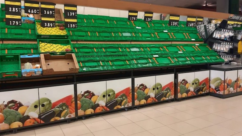 Estanterías vacias de un supermercado en Mérida | EUROPA PRESS ep estanterias vacias de un supermercado en merida