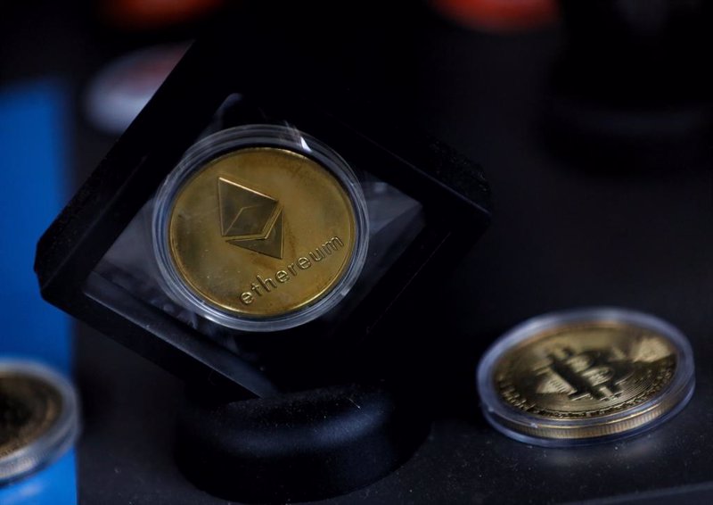 El ethereum agudiza su sangría tras La Fusión, apunta a 1.200 y arrastra al bitcoin