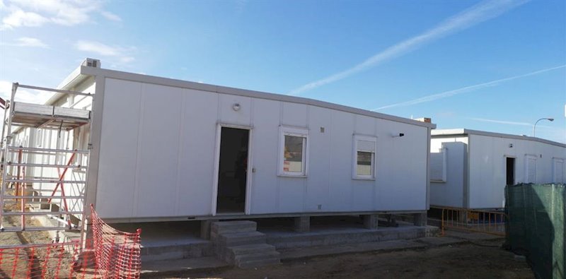 Imagen de uno de los edificios prefabricados instalados en el distrito madrileño de Villa de Vallecas para atender a solicitantes de asilo en la capital. | EUROPA PRESS ep imagen de uno de los edificios prefabricados instalados en el distrito madrileno de villa de