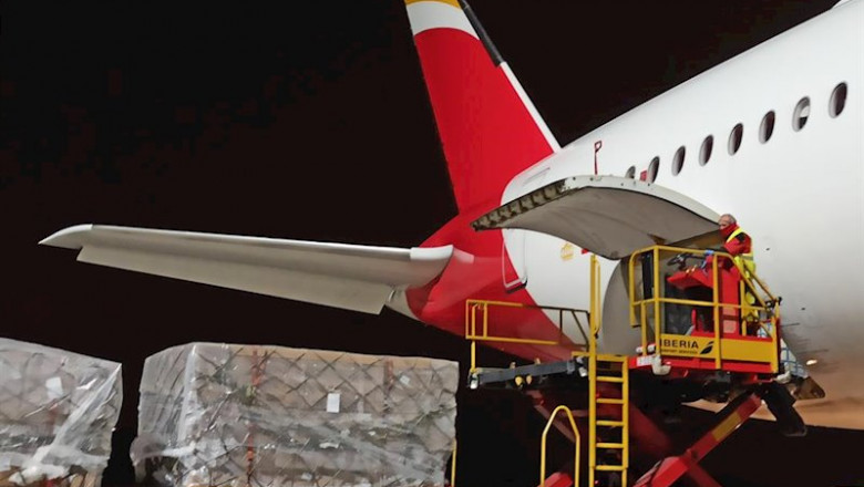 ep imagen del corredor aereo sanitario con material critico para hospitales