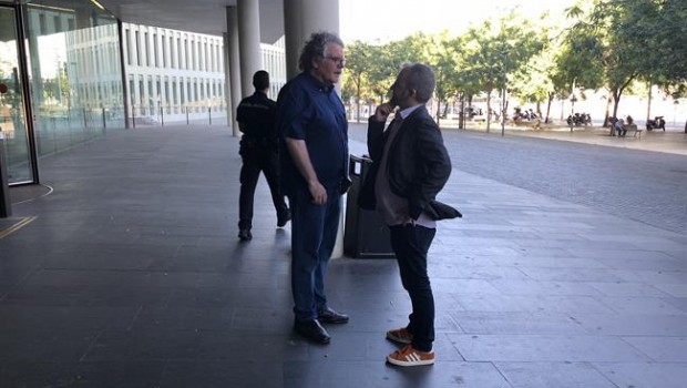 J.Tardà junto al J.Ginesta, a las puertas de la Ciudad de la Justicia | EUROPA PRESS ep jtard juntojginesta apuertasla ciudadla justicia