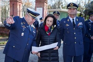 ep la ministra de defensa en funciones margarita robles en una visita a la base aerea de cuatro ep la ministra de defensa en funciones margarita robles en una visita a la base aerea de cuatro