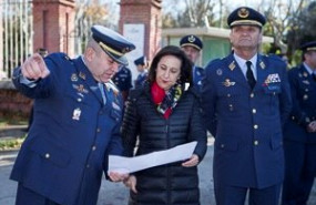 ep la ministra de defensa en funciones margarita robles en una visita a la base aerea de cuatro