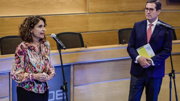 ep la ministra de hacienda maria jesus montero y el presidente de la ceoe antonio garamendi