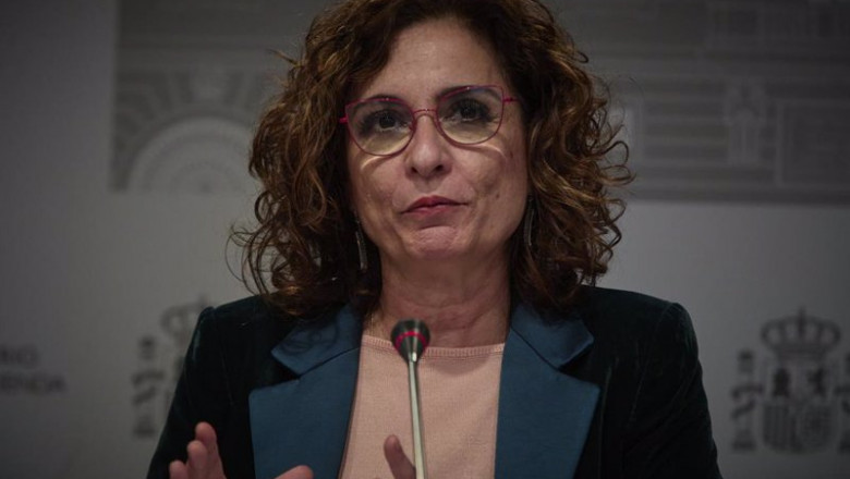 La ministra de Hacienda y portavoz del Gobierno, María Jesús Montero, presenta los componentes sobre fiscalidad, lucha contra el fraude fiscal y eficacia del gasto público incluidos en el Plan de Recupeación este lunes. | Jesús Hellín - Europa Press ep la ministra de hacienda y portavoz del gobierno maria jesus montero presenta los componentes