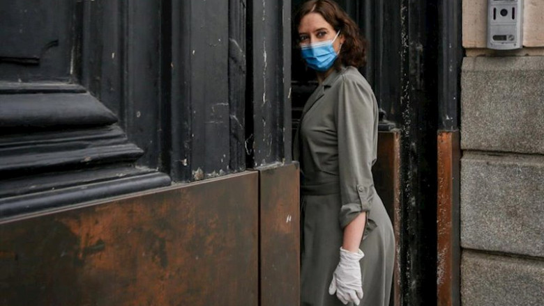 ep la presidenta de la comunidad de madrid isabel diaz ayuso participa en un minuto de silencio por
