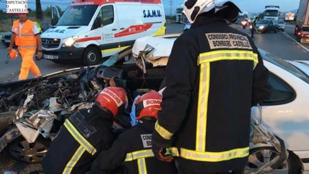ep los bomberos rescataronfallecidocoche