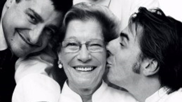 ep los hermanos roca junto a su madre montserrat fontane