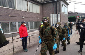 ep militares accediendo a la estacion de abando en bilbao para desinfectarla