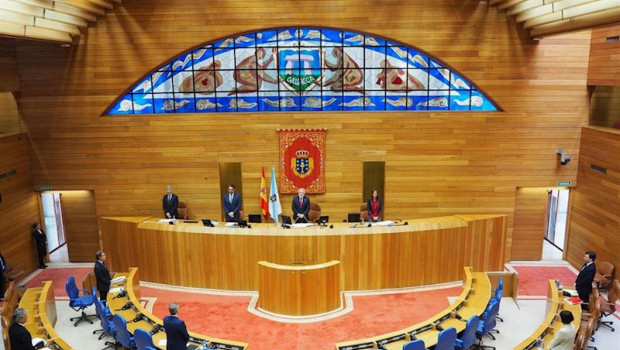 ep minuto de silencio por los fallecidos del covid-19 y por las personas enfermas