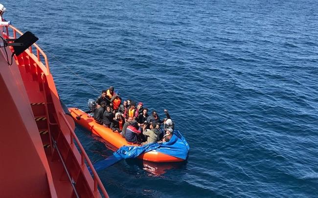 Patera rescatada por Salvamento Marítimo | SALVAMENTO MARÍTIMO/Archivo ep patera rescatadasalvamento maritimo 20180602103102