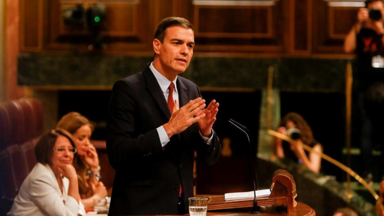 El presidente del Gobierno en funciones y candidato del PSOE a la reelección, Pedro Sánchez, da la réplica al discurso del presidente del PP, durante la primera sesión del debate de investidura a la Presidencia del Gobierno en el Congreso de los Diputados | Ricardo Rubio - Europa Press ep presidentegobiernofuncionescandidatopsoela reeleccion pedro sanchez dareplicadiscursopresidentepp duranteprimera sesiondebateinvestidurala presidenciagobiernocongresolos diputados