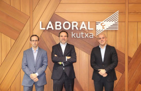 ep representantes de laboral kutxa y de morgan stanley investment management tras la firma de un