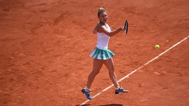 ep simona halep golpeabola