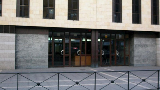 ep trib- el juez de violencia continua procedimiento contra el acusado de provocar un aborto a su