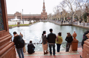 ep turistas visitan la plaza de espana a 26 de febrero de 2024 en sevilla andalucia espana ep turistas visitan la plaza de espana a 26 de febrero de 2024 en sevilla andalucia espana