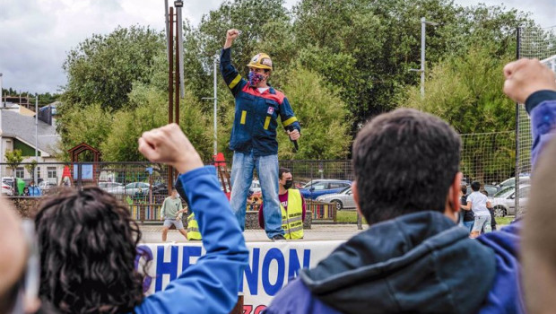 ep un miembro del comite de alcoa interviene en una concentracion convocada por el comite de empresa