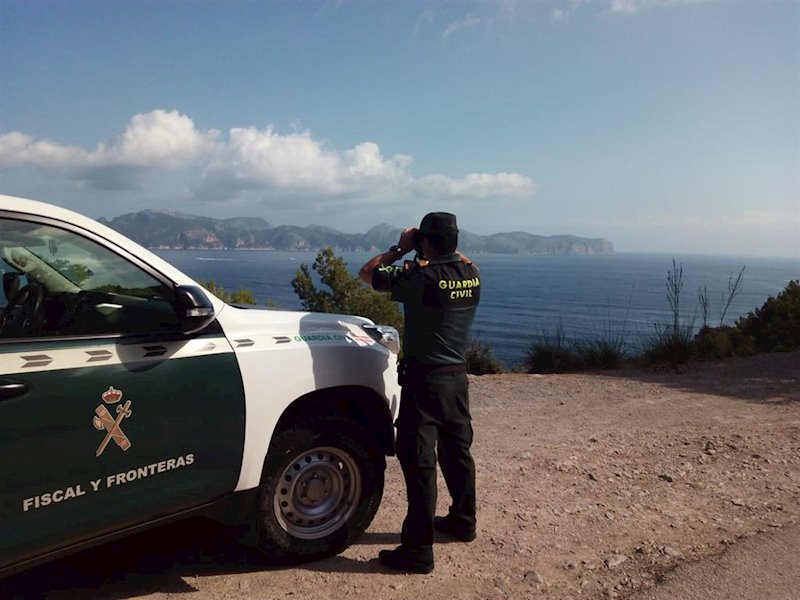 ep una foto de archivo de un guardia civil en la costa de baleares