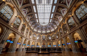 ep vista del interior y la cupula del palacio de la bolsa en la ultima sesion del ano para el ibex