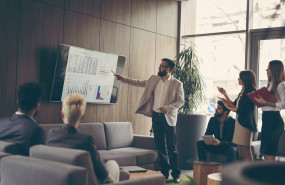 equipo-inversores-siguiendo-metodologia-inversion