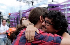abrazo pablo iglesias carvajal el mundo abrazo pablo iglesias carvajal el mundo