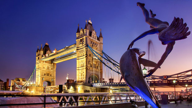 dl city of london tower bridge south bank square mile financial district trading finance pb