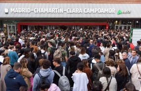 ep archivo centenares de personas en la entrada de la estacion madrid chamartin clara campoamor a ep archivo centenares de personas en la entrada de la estacion madrid chamartin clara campoamor a