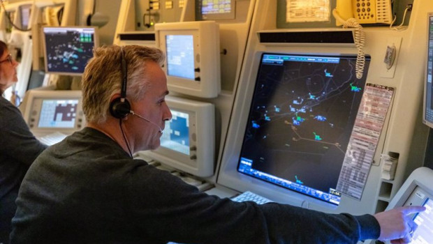 ep archivo   centro de control de gestion de trafico aereo de enaire en barcelona